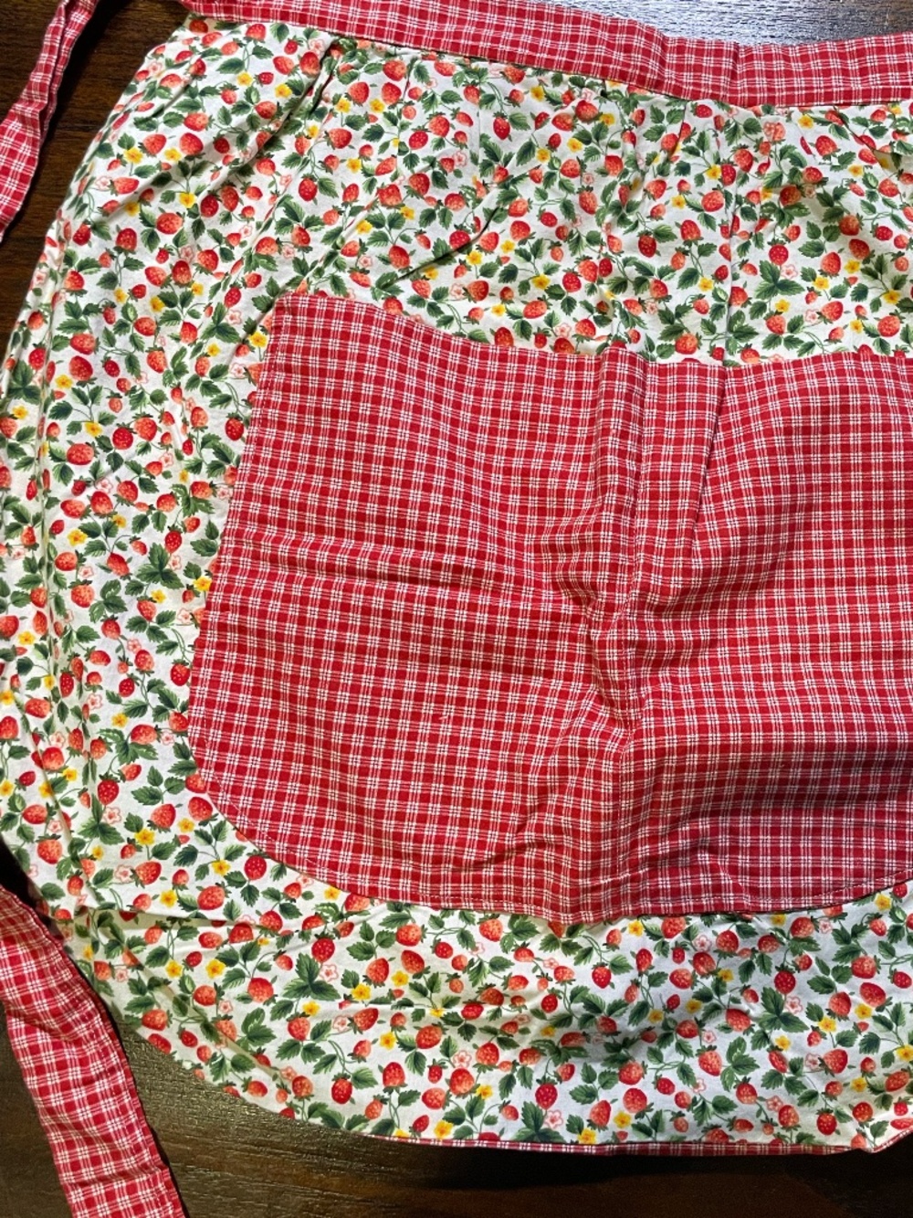 Strawberry Double sided apron with double pockets